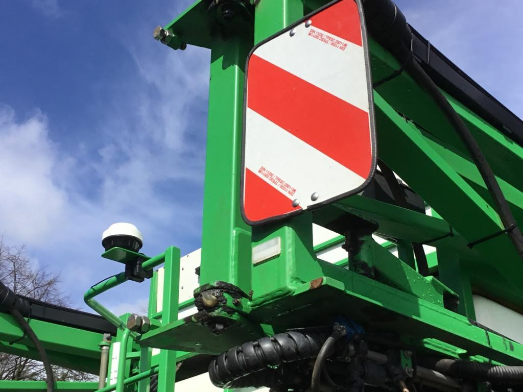 CHD F 7033 A - Trailed sprayer: picture 3 CHD F 7033 A - Trailed sprayer: picture 3
