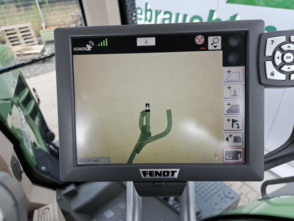 Farm tractor Fendt 824 Vario ProfiPlus: picture 16