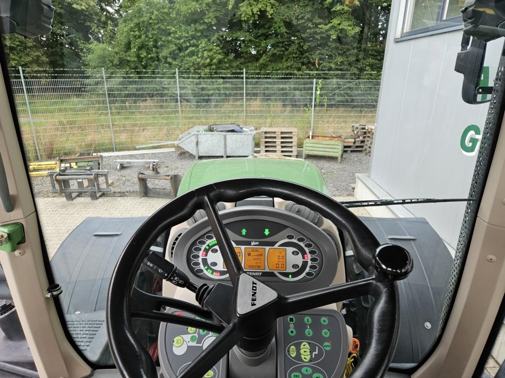 Farm tractor Fendt 824 Vario ProfiPlus: picture 15