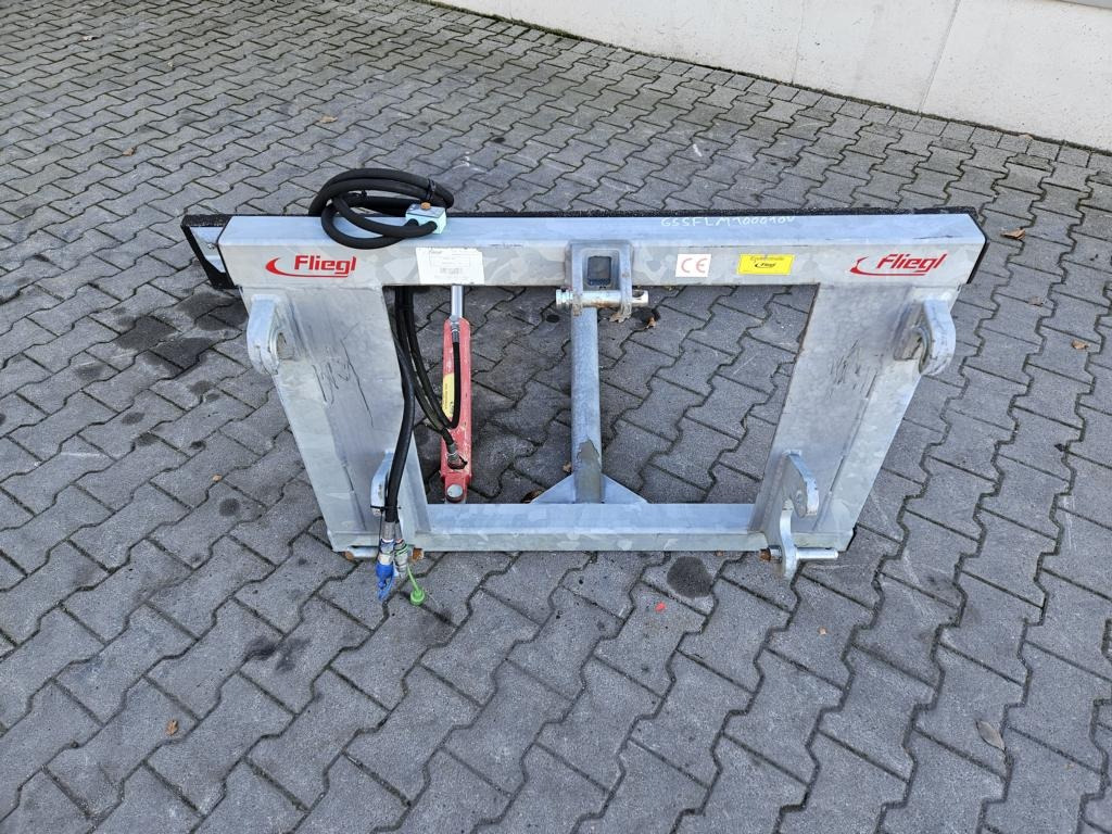 Fliegl Gummi-Schiebeschild - Front loader for tractor: picture 3 Fliegl Gummi-Schiebeschild - Front loader for tractor: picture 3