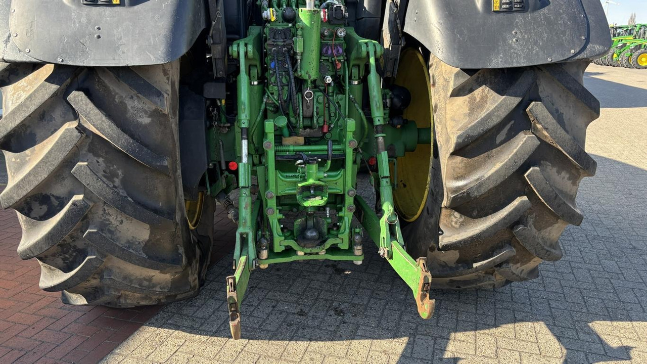 Farm tractor John Deere 6195 R: picture 26