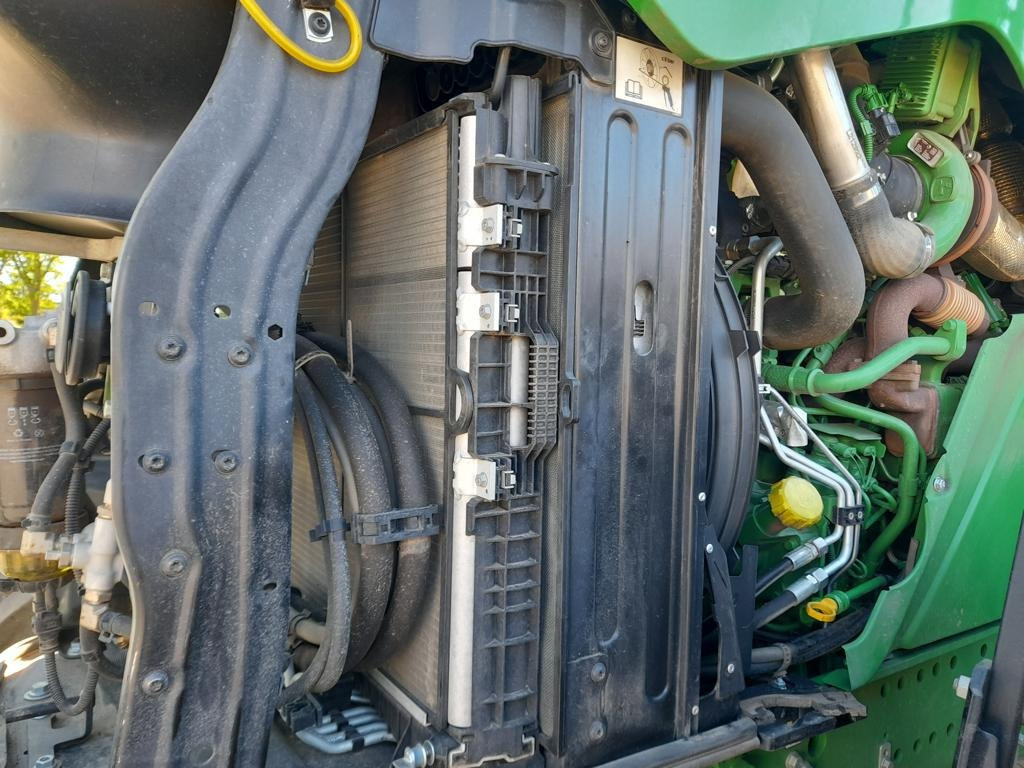 John Deere 6R185 - Farm tractor: picture 5 John Deere 6R185 - Farm tractor: picture 5