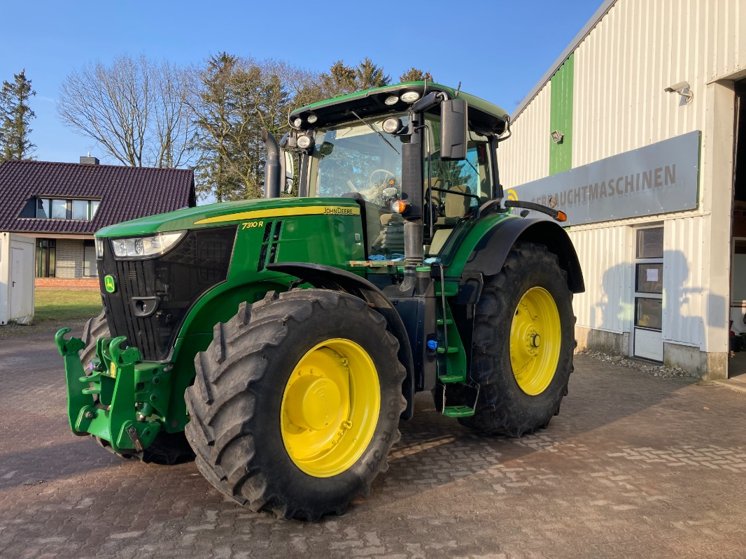 Farm tractor John Deere 7310R: picture 17