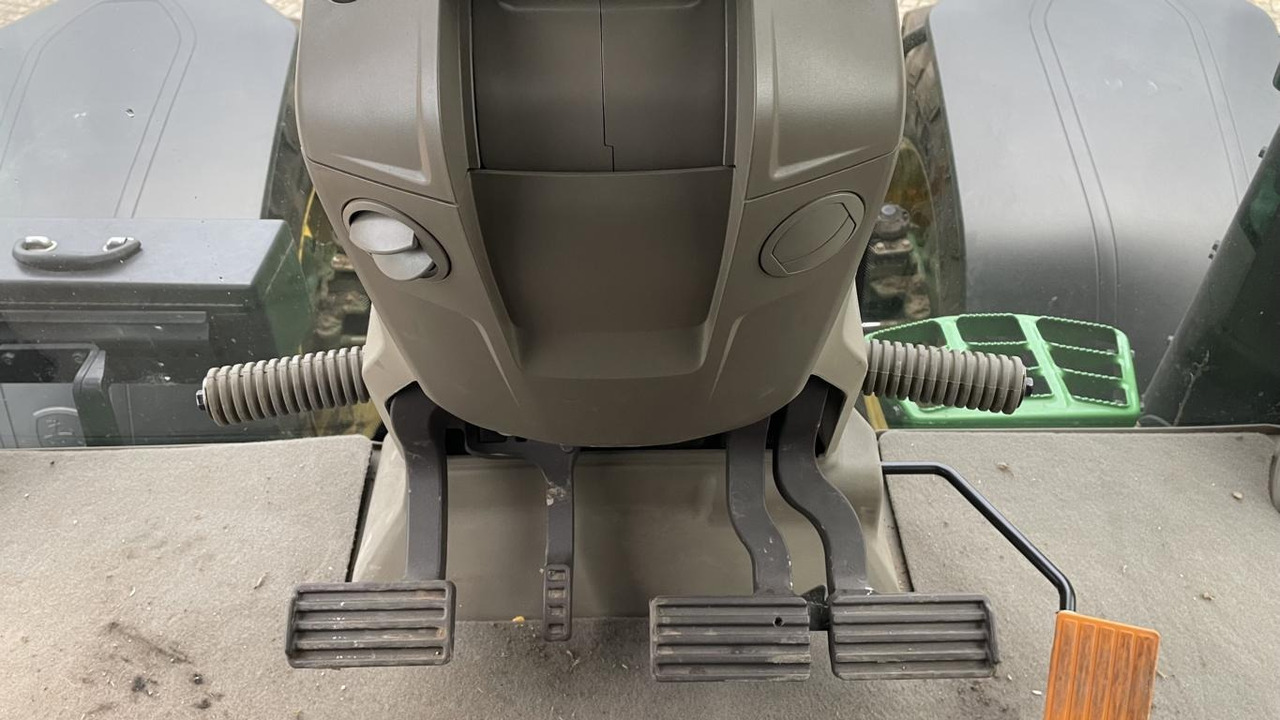 John Deere TRAKTOR 7R330 - Farm tractor: picture 5 John Deere TRAKTOR 7R330 - Farm tractor: picture 5