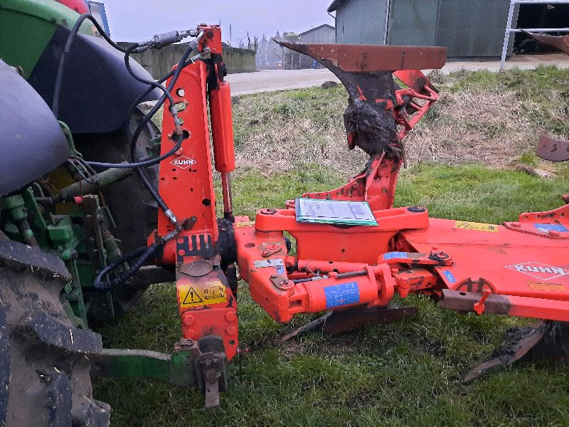 Kuhn MM1235T8010 - Plow: picture 4 Kuhn MM1235T8010 - Plow: picture 4
