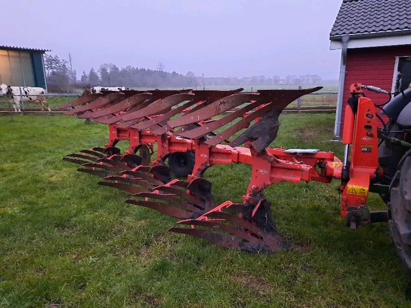 Kuhn MM1235T8010 - Plow: picture 1 Kuhn MM1235T8010 - Plow: picture 1