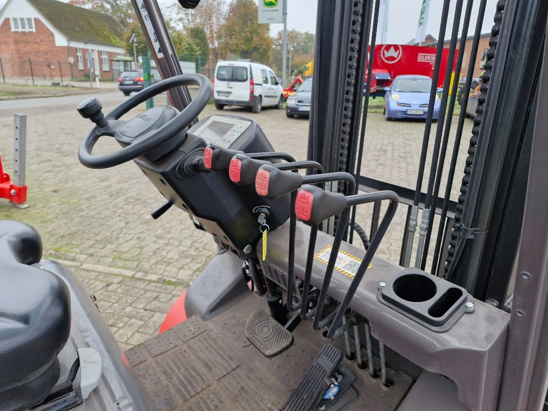 Manitou ME 420 - Forklift: picture 5 Manitou ME 420 - Forklift: picture 5