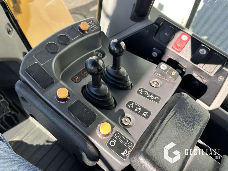 Wheel loader Caterpillar 966M: picture 15