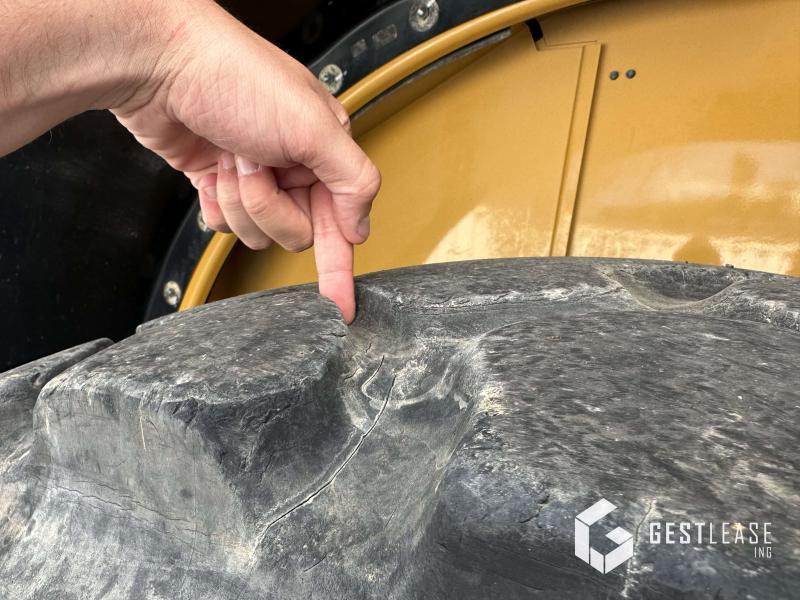 Wheel loader Caterpillar 966M: picture 8