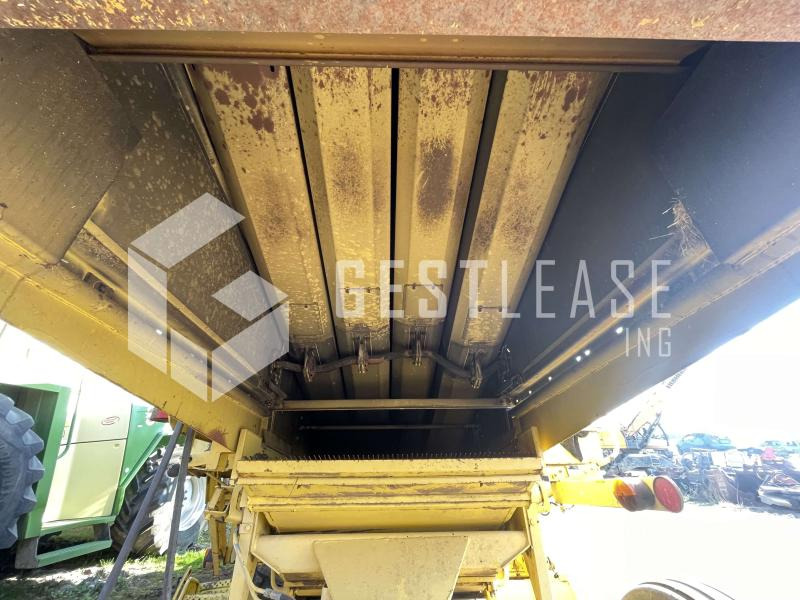 Combine harvester New Holland CLAYSON 1540: picture 19