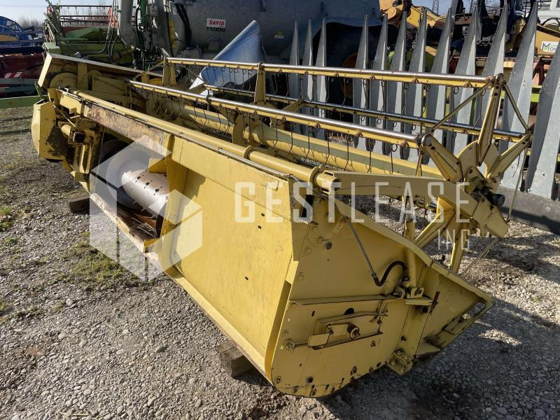 Combine harvester New Holland CLAYSON 1540: picture 16