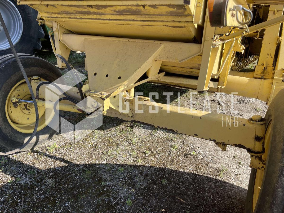 Combine harvester New Holland CLAYSON 1540: picture 35