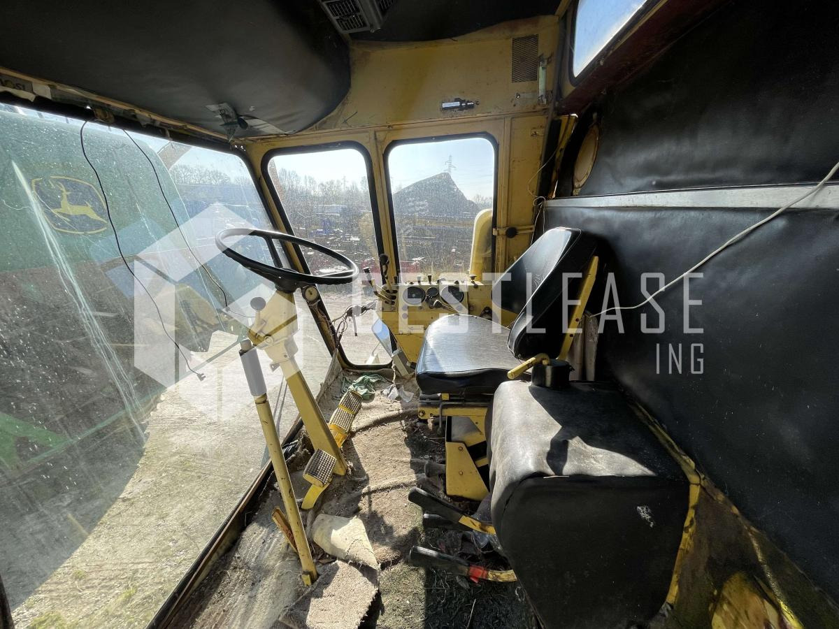 Combine harvester New Holland CLAYSON 1540: picture 32