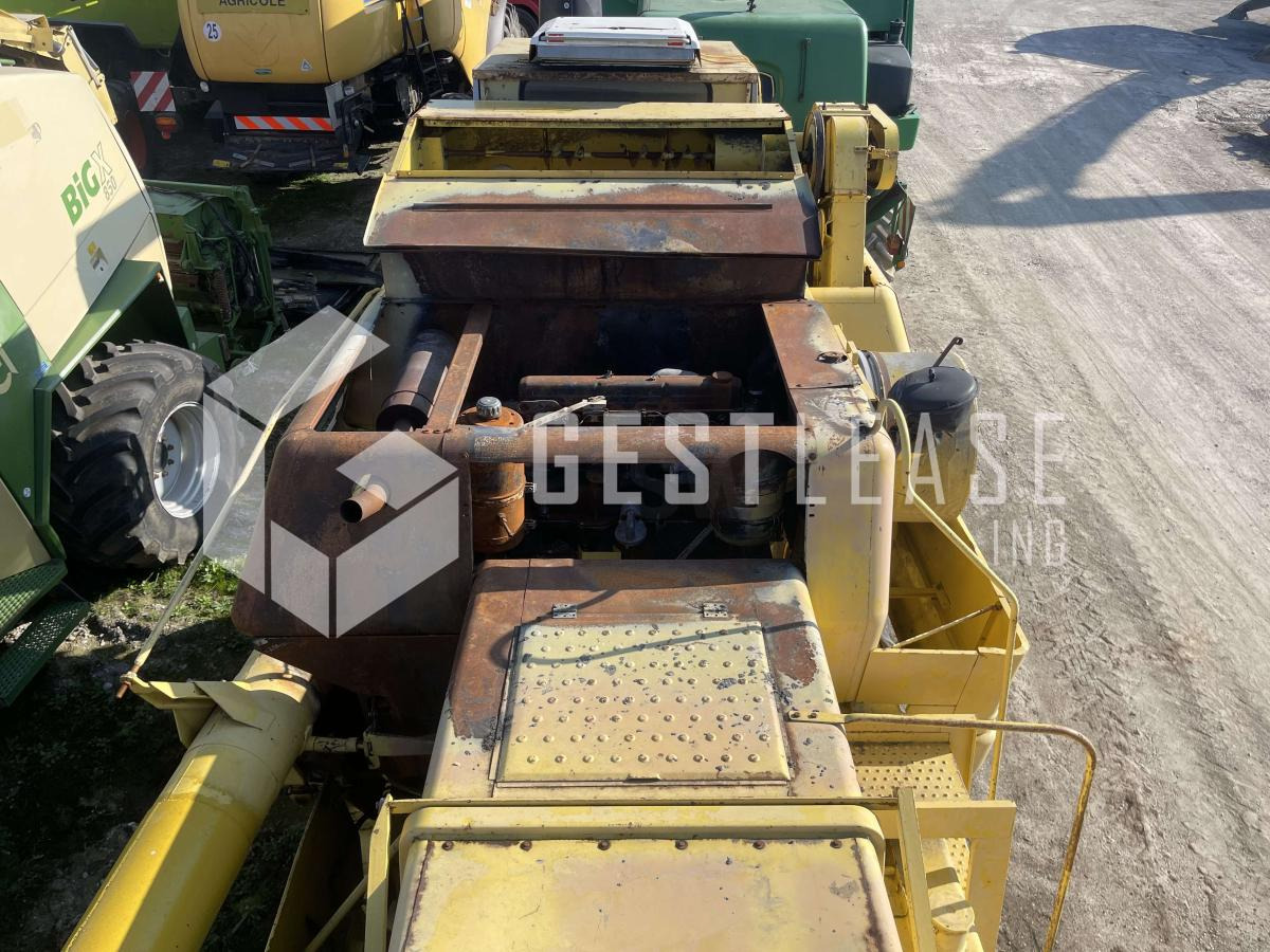 Combine harvester New Holland CLAYSON 1540: picture 28