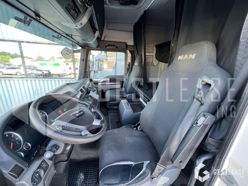 Tractor unit MAN TGX 18.520: picture 9