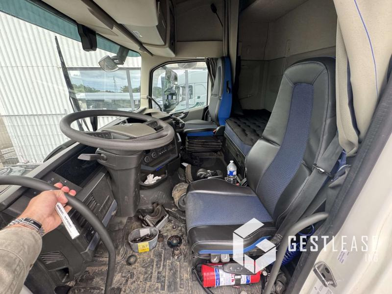 Tractor unit Volvo FH 500: picture 19