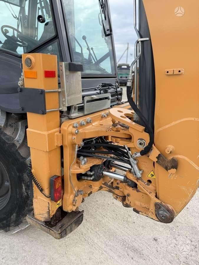 Backhoe loader Case 695 ST: picture 15