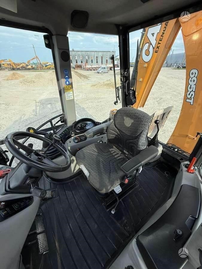 Backhoe loader Case 695 ST: picture 22