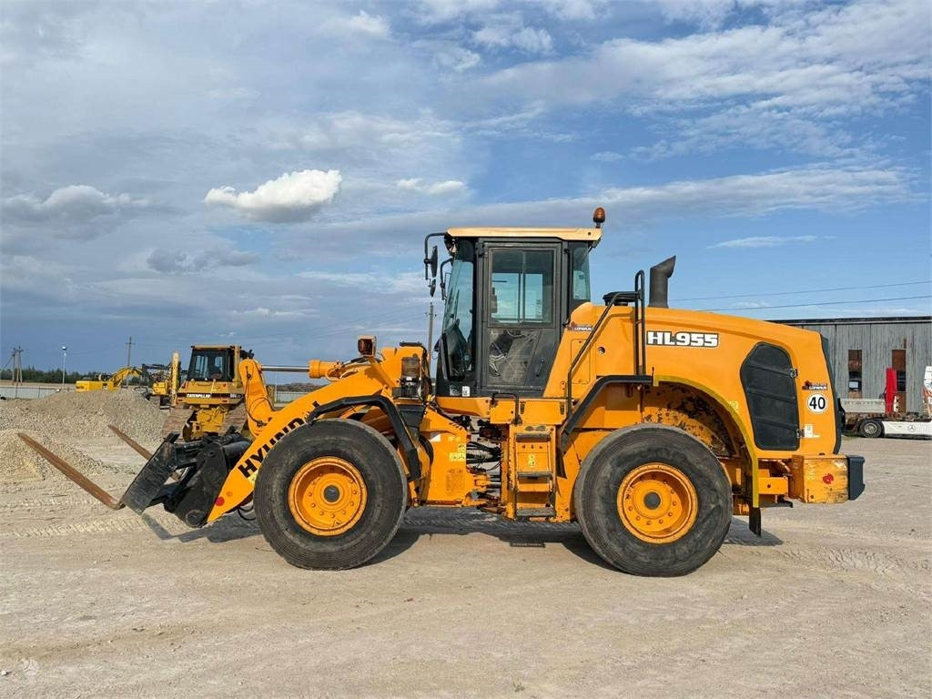 Hyundai HL 955  - Wheel loader: picture 5 Hyundai HL 955  - Wheel loader: picture 5