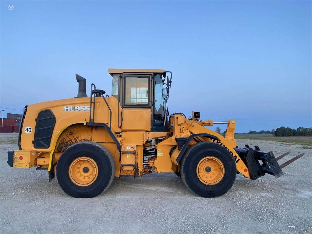 Hyundai HL 955 , hydro forks, coupler - Wheel loader: picture 5 Hyundai HL 955 , hydro forks, coupler - Wheel loader: picture 5
