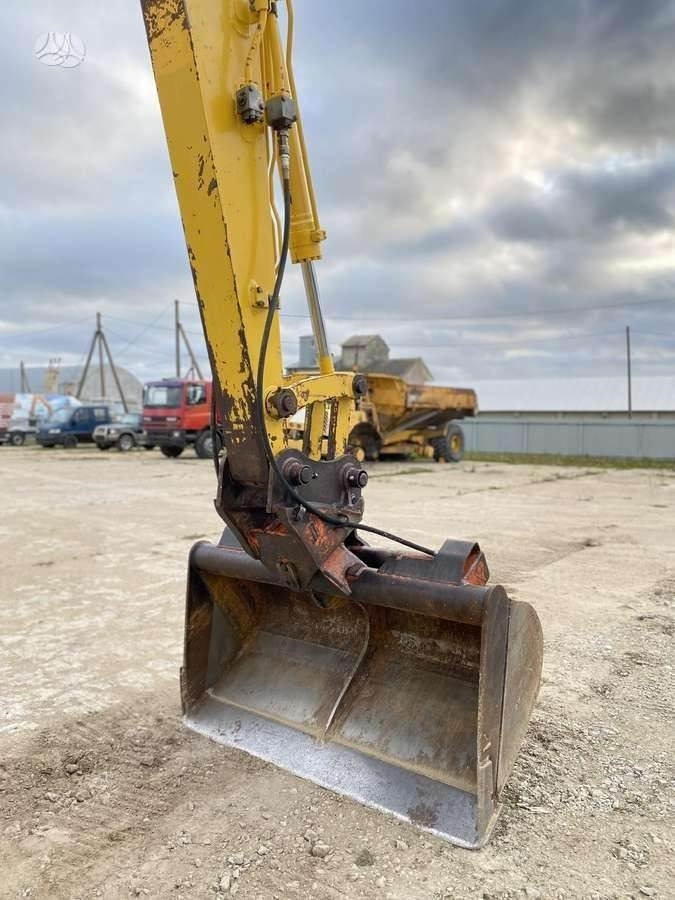 Crawler excavator Komatsu 138 US-8 BOGMASTER: picture 10