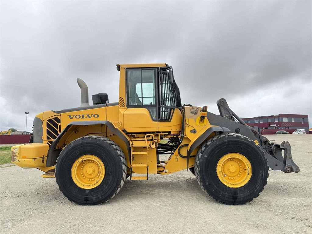 Volvo L 120 F , 4rd line , coupler - Wheel loader: picture 5 Volvo L 120 F , 4rd line , coupler - Wheel loader: picture 5