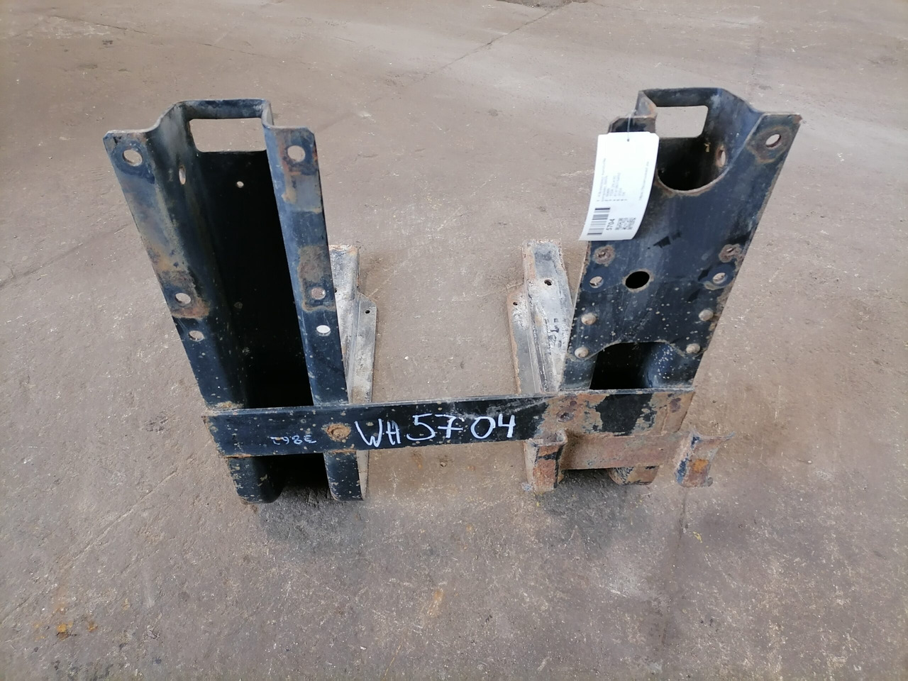 MAN Fuel tank bracket 81418015492 - Fuel tank for Truck: picture 3 MAN Fuel tank bracket 81418015492 - Fuel tank for Truck: picture 3