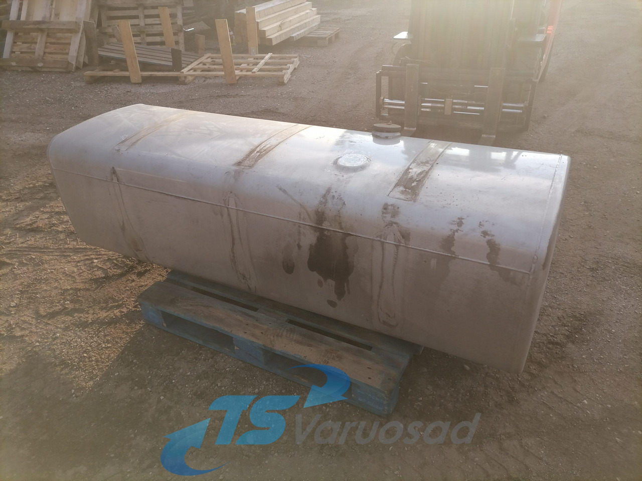 MAN Kütusepaak 800L 81122015598 - Fuel tank for Truck: picture 2 MAN Kütusepaak 800L 81122015598 - Fuel tank for Truck: picture 2