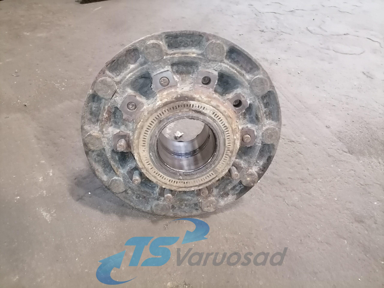 MAN Rear axel hub 81357010155 - Wheel hub for Truck: picture 2 MAN Rear axel hub 81357010155 - Wheel hub for Truck: picture 2