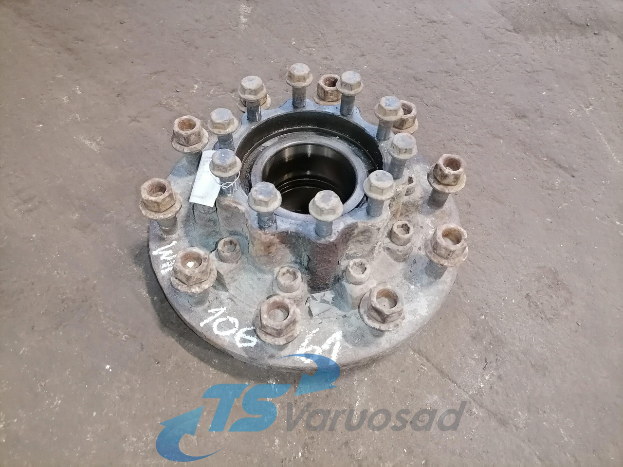 MAN Rear axel hub 81357010155 - Wheel hub for Truck: picture 1 MAN Rear axel hub 81357010155 - Wheel hub for Truck: picture 1