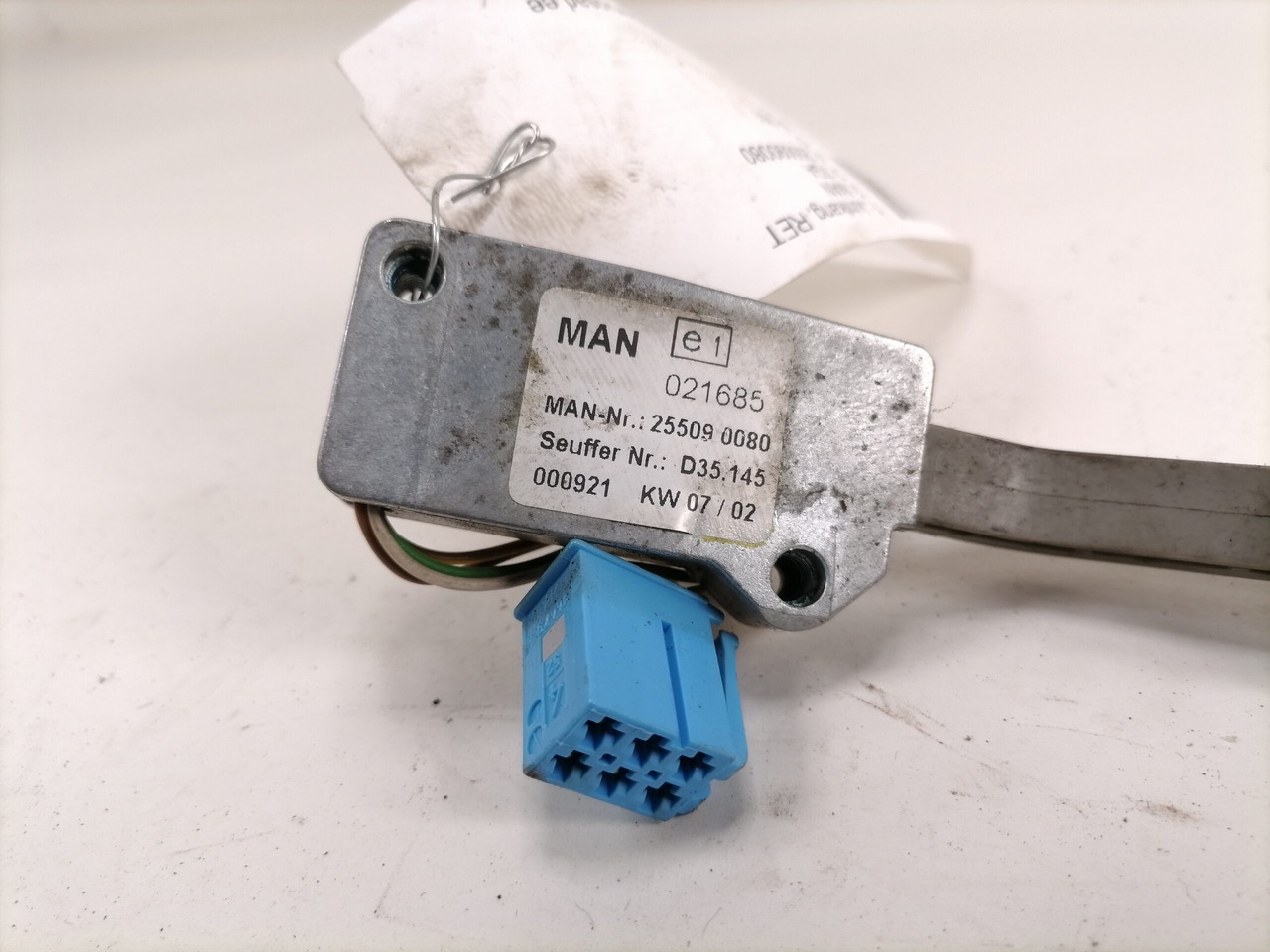 MAN Switch 255090080 - Electrical system for Truck: picture 2 MAN Switch 255090080 - Electrical system for Truck: picture 2