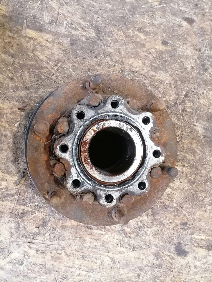 MB Atego truck with wheel hub A9703560301 - Universal part for Truck: picture 4 MB Atego truck with wheel hub A9703560301 - Universal part for Truck: picture 4