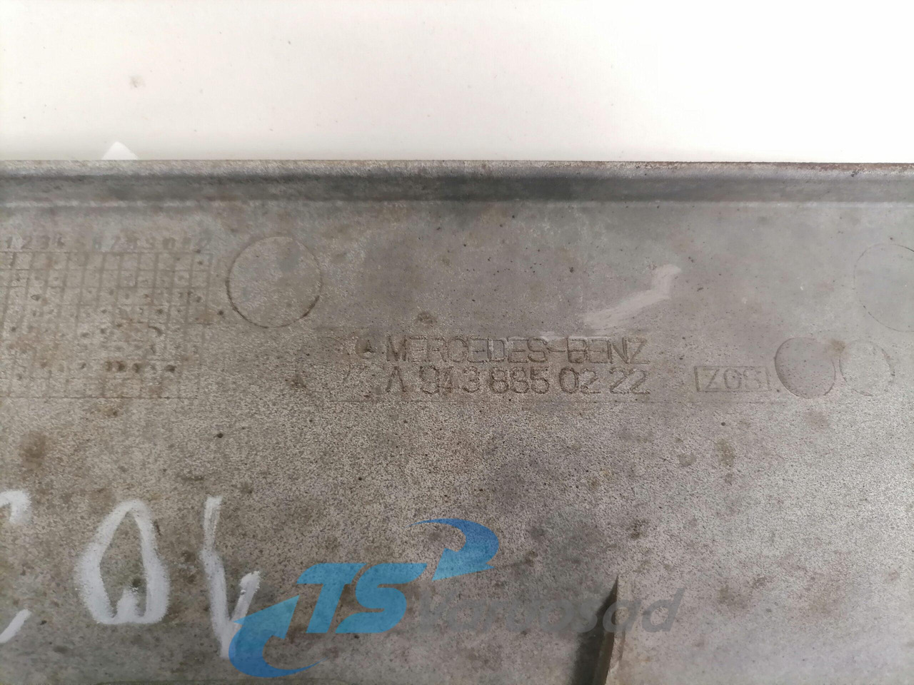 Mercedes-Benz Plastikdetail A9438850222 - Aerodynamics/ Spoiler for Truck: picture 3 Mercedes-Benz Plastikdetail A9438850222 - Aerodynamics/ Spoiler for Truck: picture 3