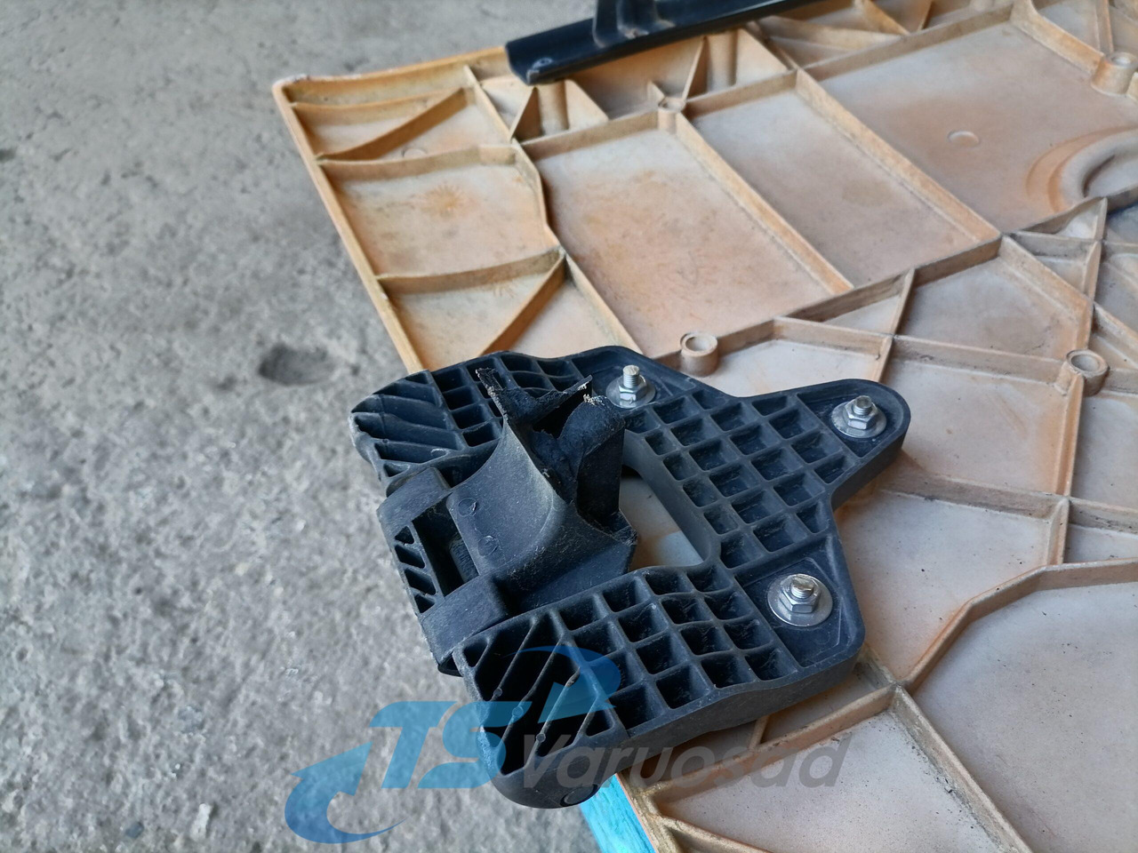 Renault Iluvõre 5010301618 - Grill for Truck: picture 5 Renault Iluvõre 5010301618 - Grill for Truck: picture 5