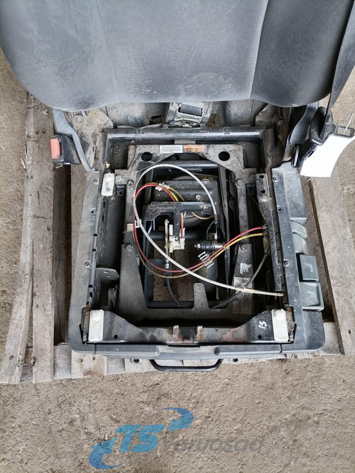 Renault Juhiiste 7485131006 - Seat for Truck: picture 5 Renault Juhiiste 7485131006 - Seat for Truck: picture 5