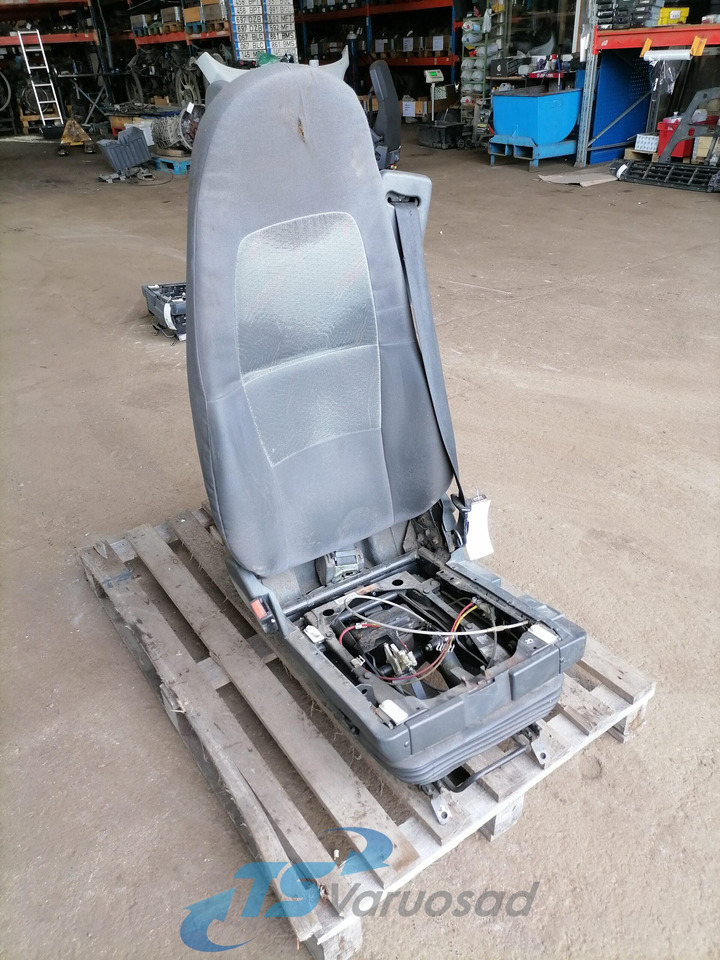 Renault Juhiiste 7485131006 - Seat for Truck: picture 1 Renault Juhiiste 7485131006 - Seat for Truck: picture 1