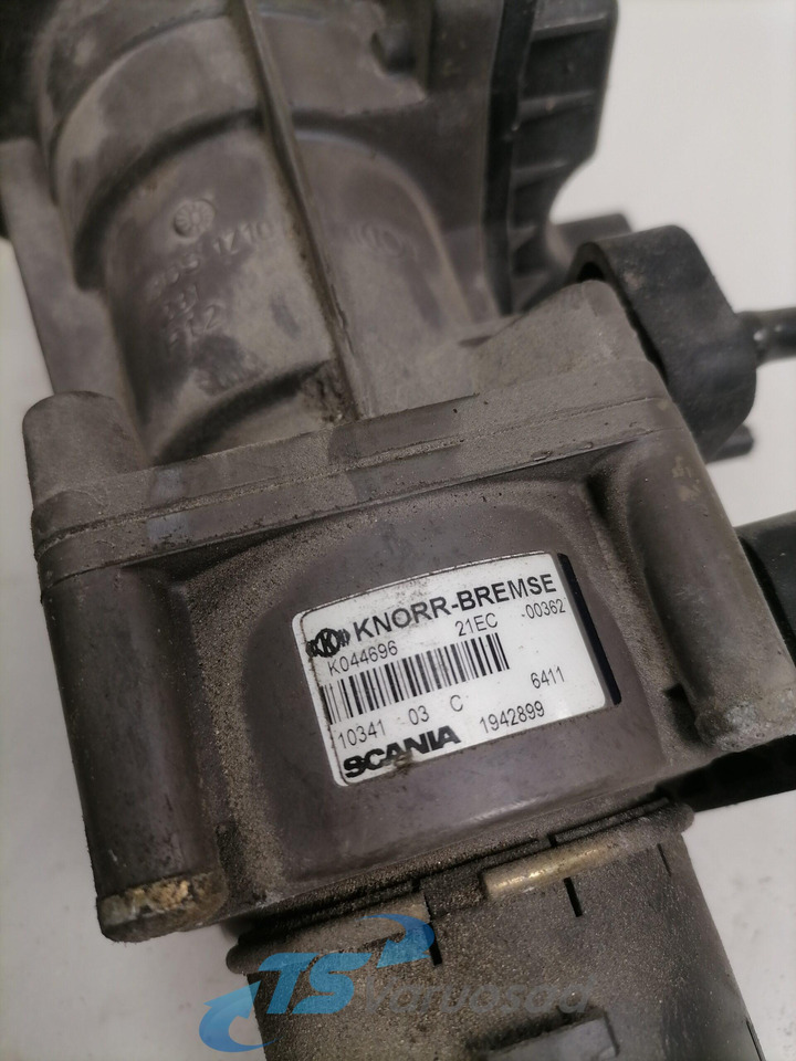 Scania Brake pressure control 1942899 - Brake valve for Truck: picture 3 Scania Brake pressure control 1942899 - Brake valve for Truck: picture 3