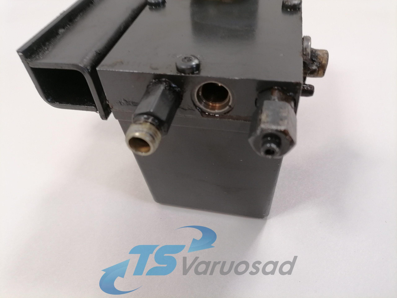 Scania Cab tilting pump 1549741 - Cab suspension for Truck: picture 5 Scania Cab tilting pump 1549741 - Cab suspension for Truck: picture 5