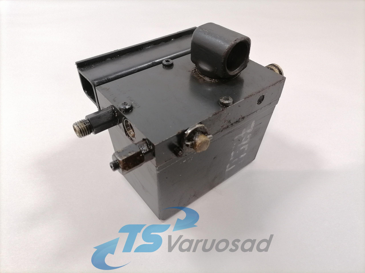 Scania Cab tilting pump 1549741 - Cab suspension for Truck: picture 1 Scania Cab tilting pump 1549741 - Cab suspension for Truck: picture 1