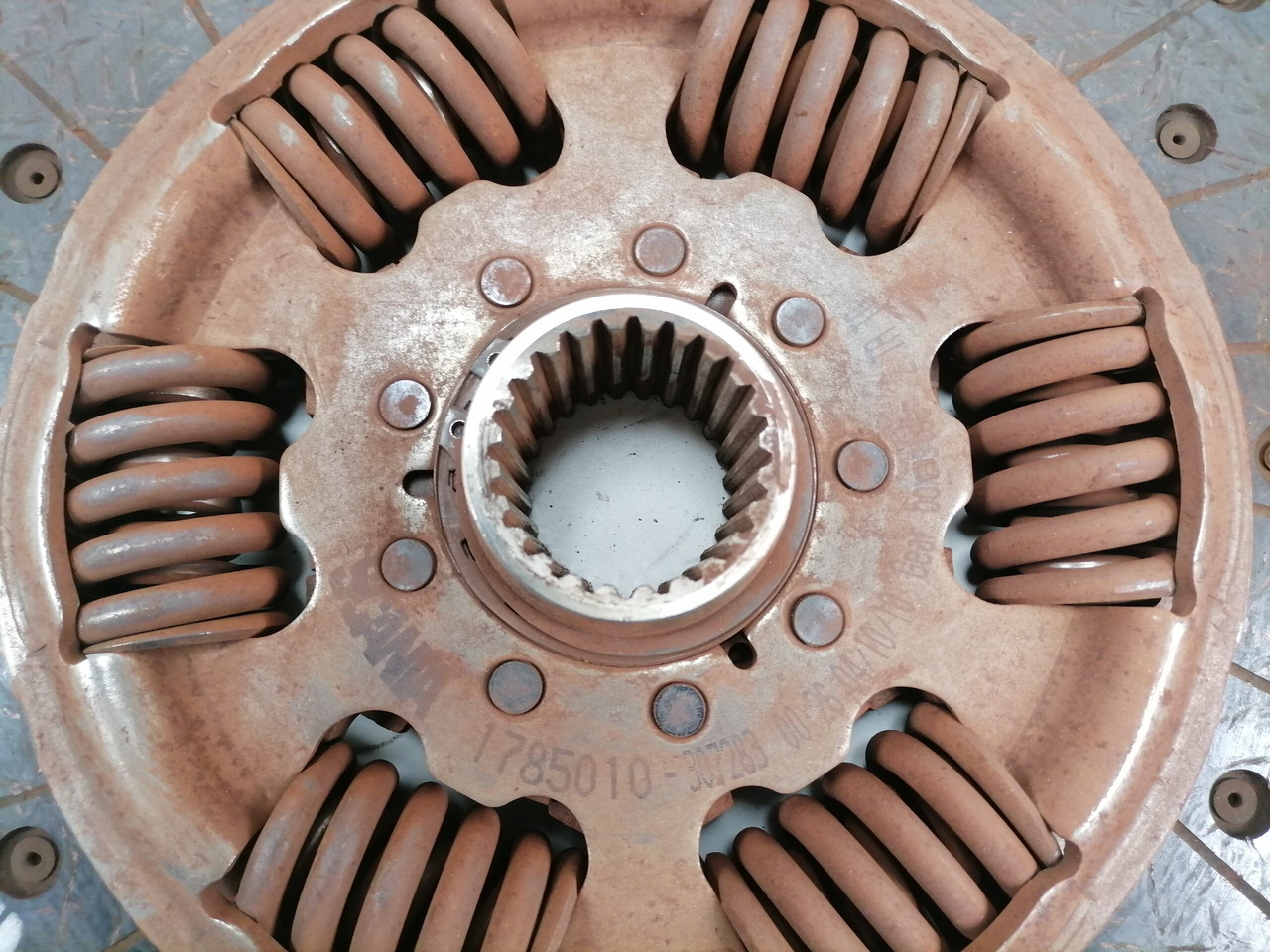 Scania Clutch disc 1785010 - Clutch disc for Truck: picture 3 Scania Clutch disc 1785010 - Clutch disc for Truck: picture 3