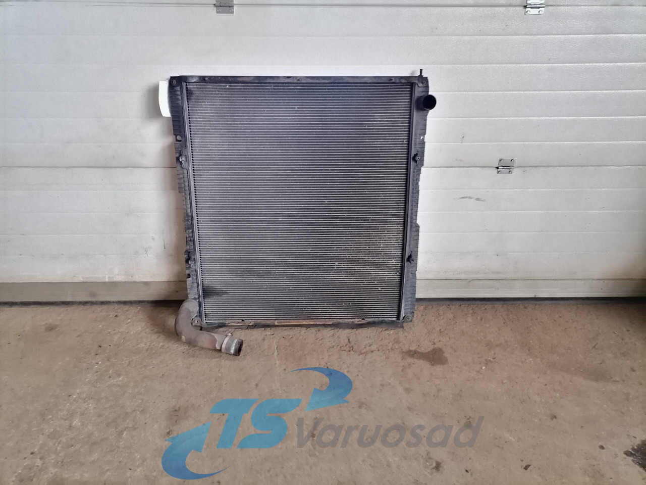 Scania Cooling radiator 1769997 - Radiator for Truck: picture 1 Scania Cooling radiator 1769997 - Radiator for Truck: picture 1