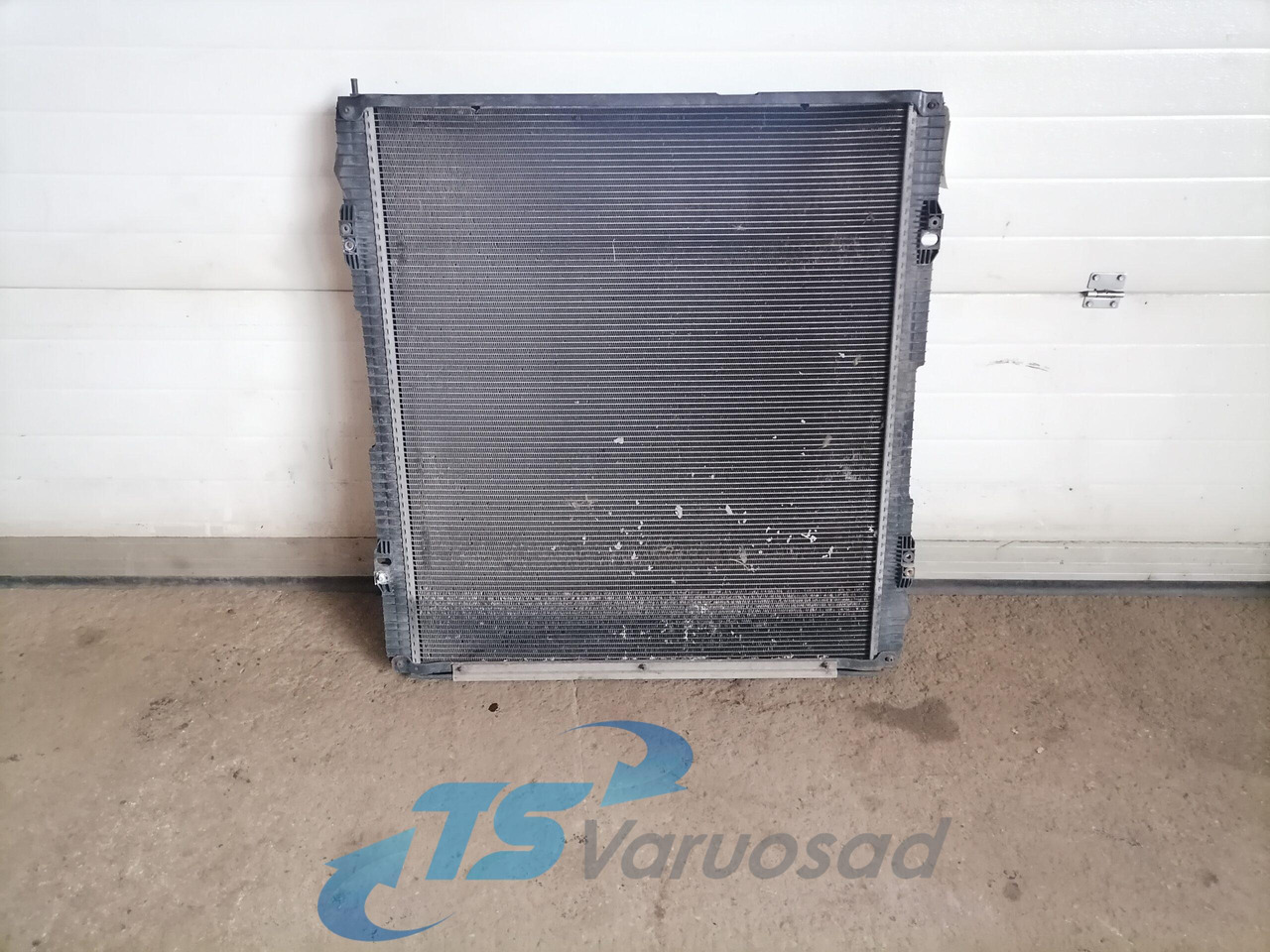Scania Cooling radiator 1769997 - Radiator for Truck: picture 2 Scania Cooling radiator 1769997 - Radiator for Truck: picture 2