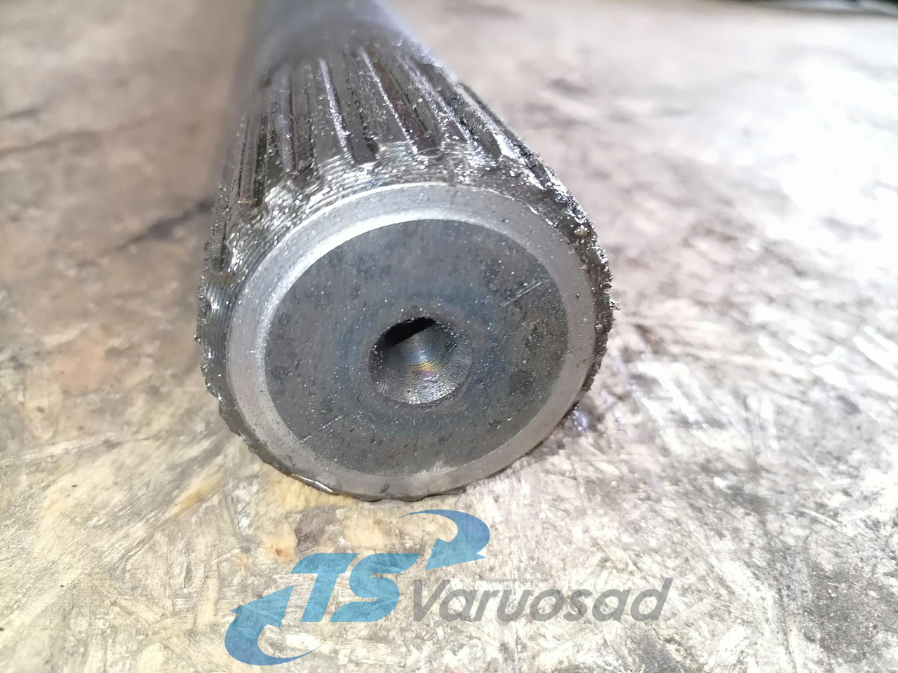 Scania Drive shaft 1761195 - Drive shaft for Truck: picture 4 Scania Drive shaft 1761195 - Drive shaft for Truck: picture 4