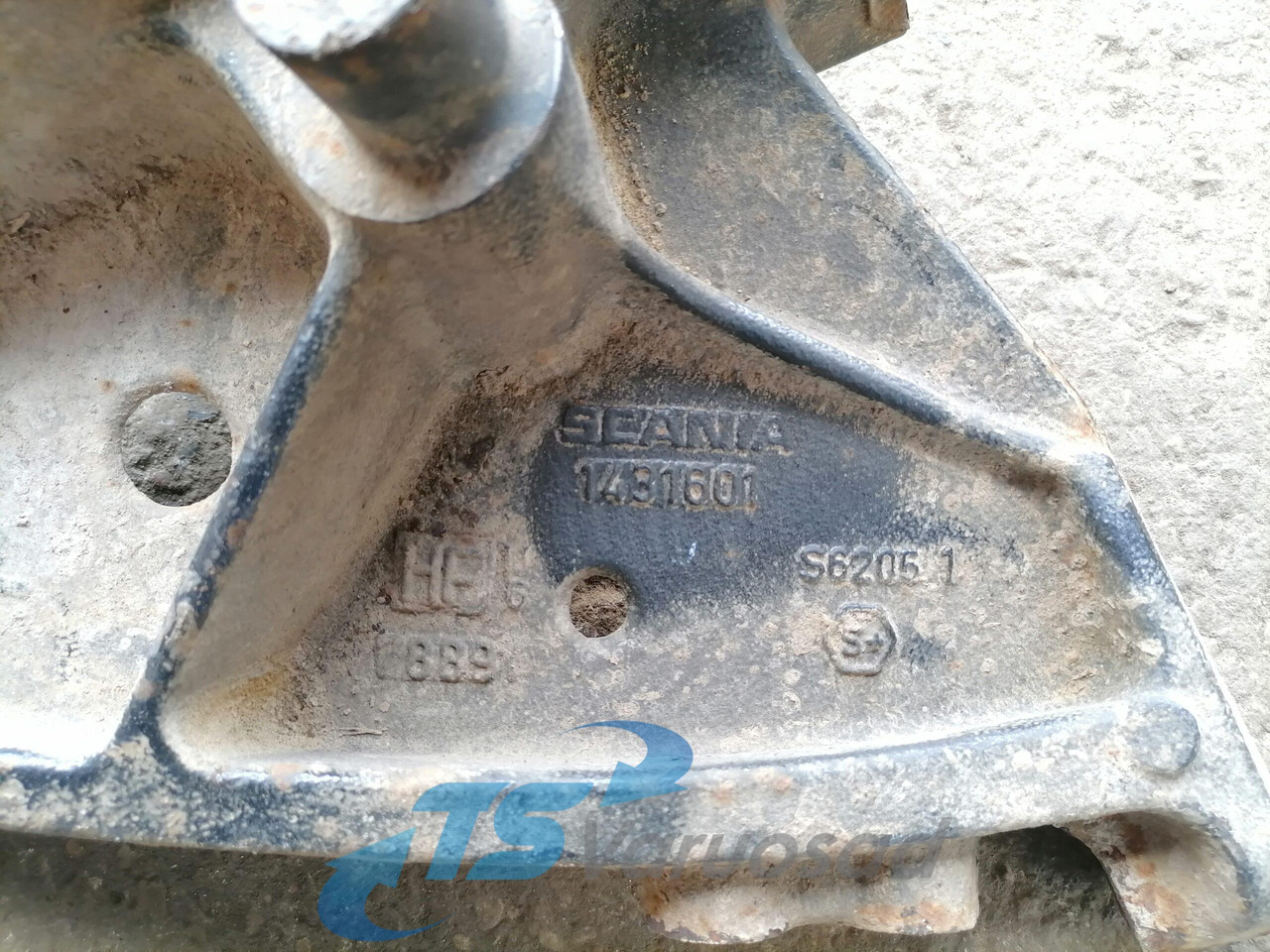 Scania Front bumper carrier 1431601 - Bumper for Truck: picture 2 Scania Front bumper carrier 1431601 - Bumper for Truck: picture 2