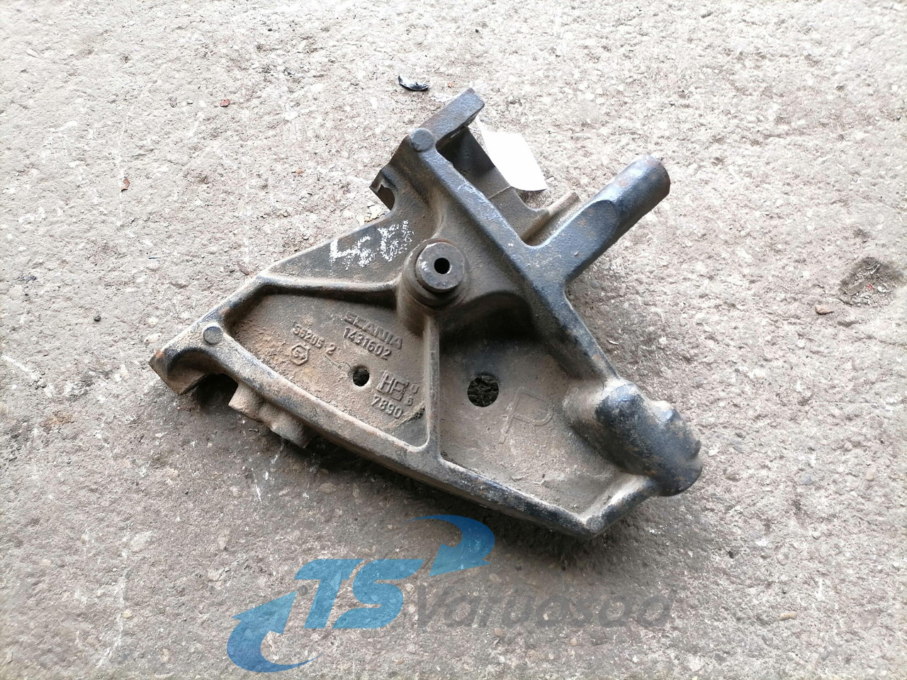 Scania Front bumper carrier 1431602 - Bumper for Truck: picture 1 Scania Front bumper carrier 1431602 - Bumper for Truck: picture 1