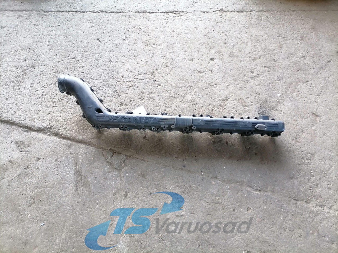 Scania Intake mainfold 1893329 - Intake manifold for Truck: picture 1 Scania Intake mainfold 1893329 - Intake manifold for Truck: picture 1