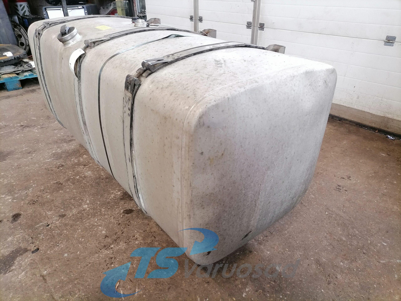 Scania Kütusepaak 700L 1517309 - Fuel tank for Truck: picture 3 Scania Kütusepaak 700L 1517309 - Fuel tank for Truck: picture 3