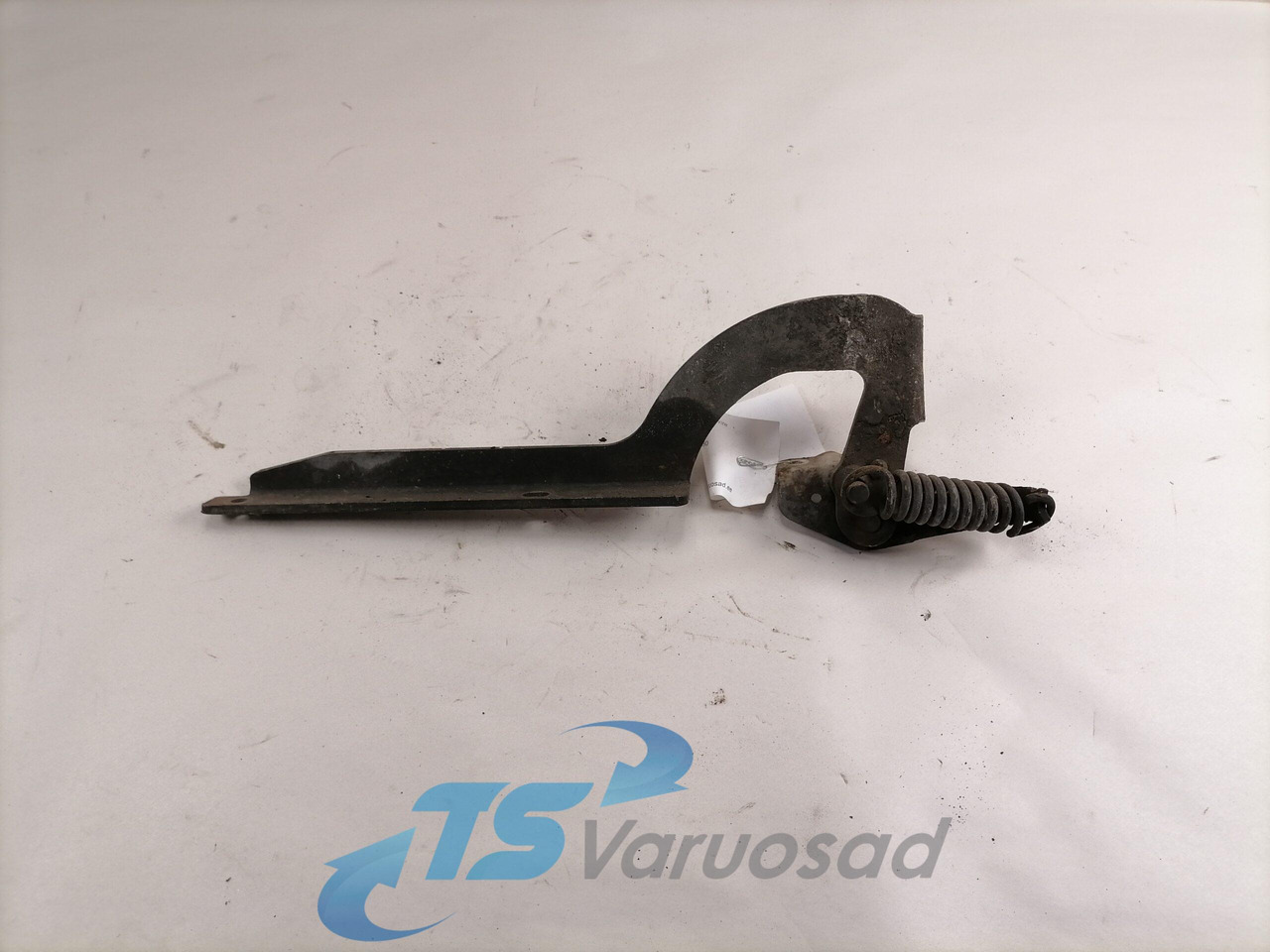 Scania lower grille carrier hinge 1381480 - Grill for Truck: picture 2 Scania lower grille carrier hinge 1381480 - Grill for Truck: picture 2