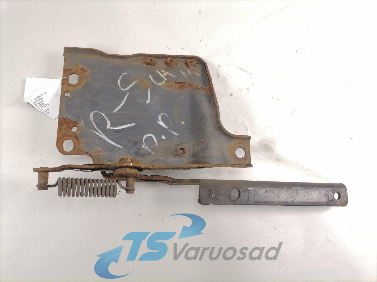 Scania lower grille carrier hinge 1742265 - Grill for Truck: picture 3 Scania lower grille carrier hinge 1742265 - Grill for Truck: picture 3