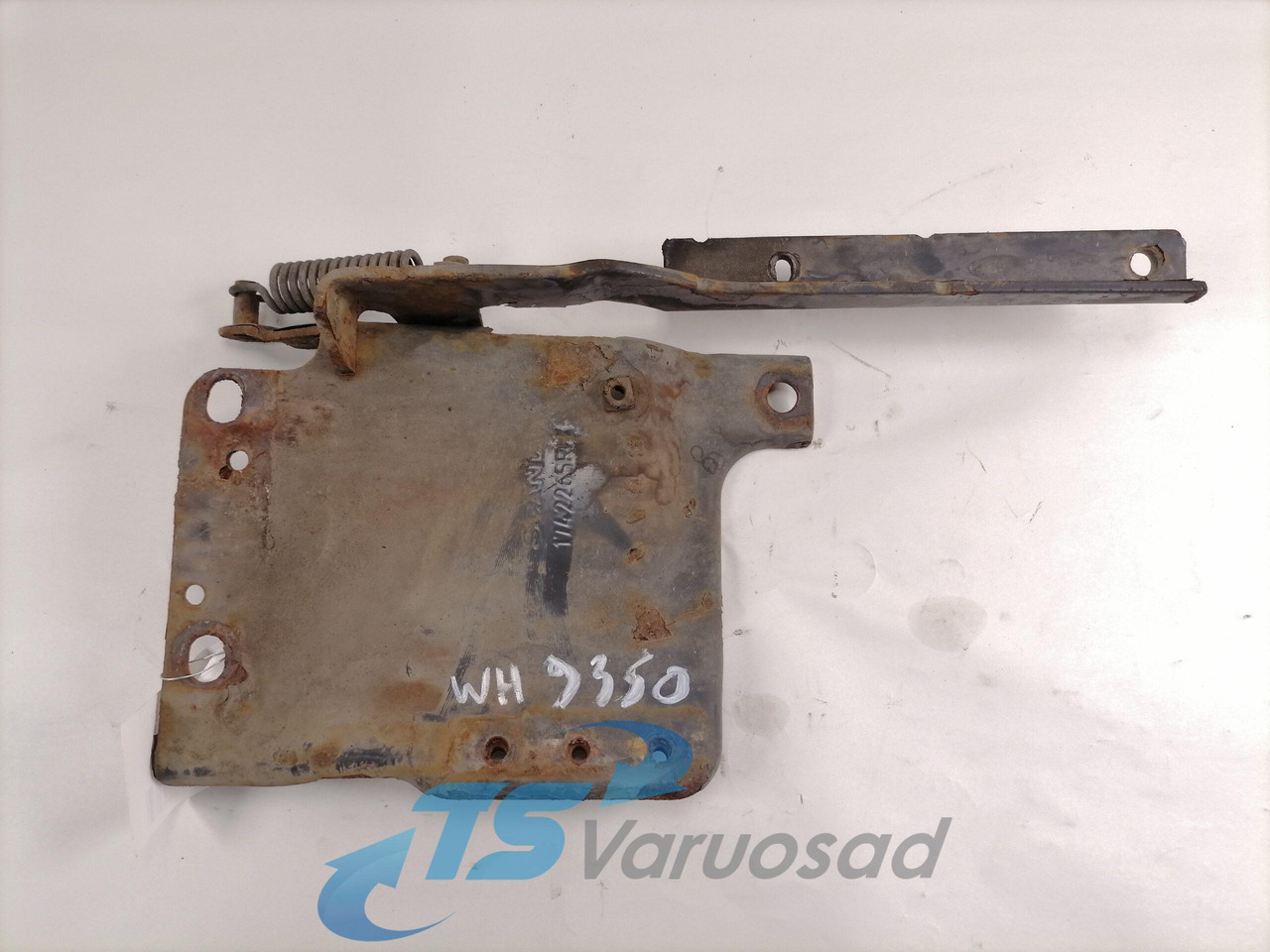 Scania lower grille carrier hinge 1742265 - Grill for Truck: picture 2 Scania lower grille carrier hinge 1742265 - Grill for Truck: picture 2